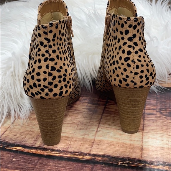 << Leopard Wedge Booties >> - Picture 6 of 6